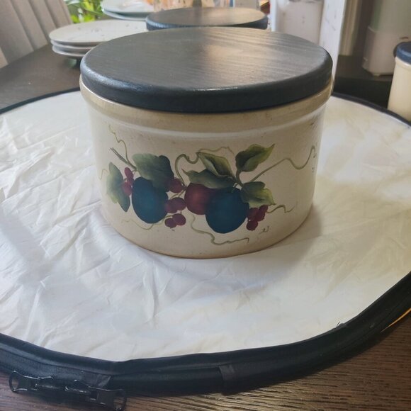 Robinson Rasbotin canister with wooden lid. A crock adorned with Plums sz medium - Picture 5 of 8